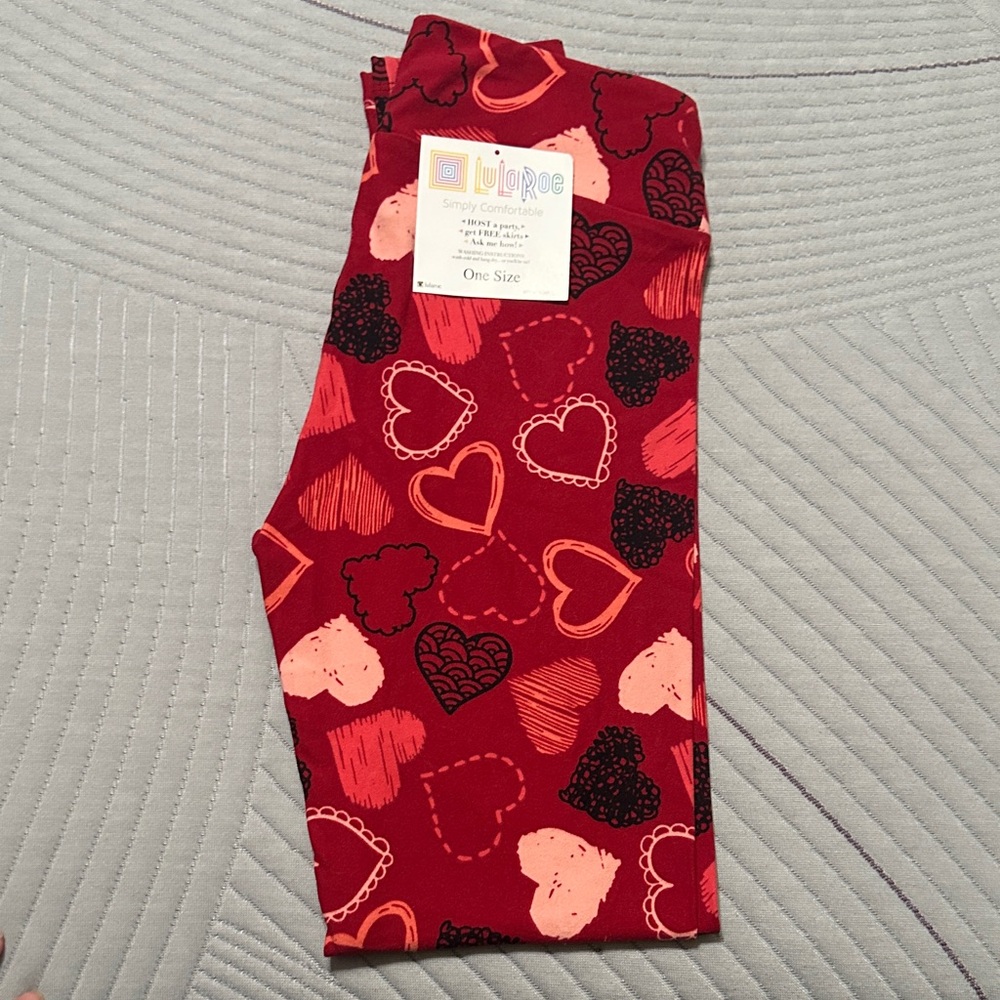Red Heart Patterned Leggings brand new Valentine leggings LulaRoe OS